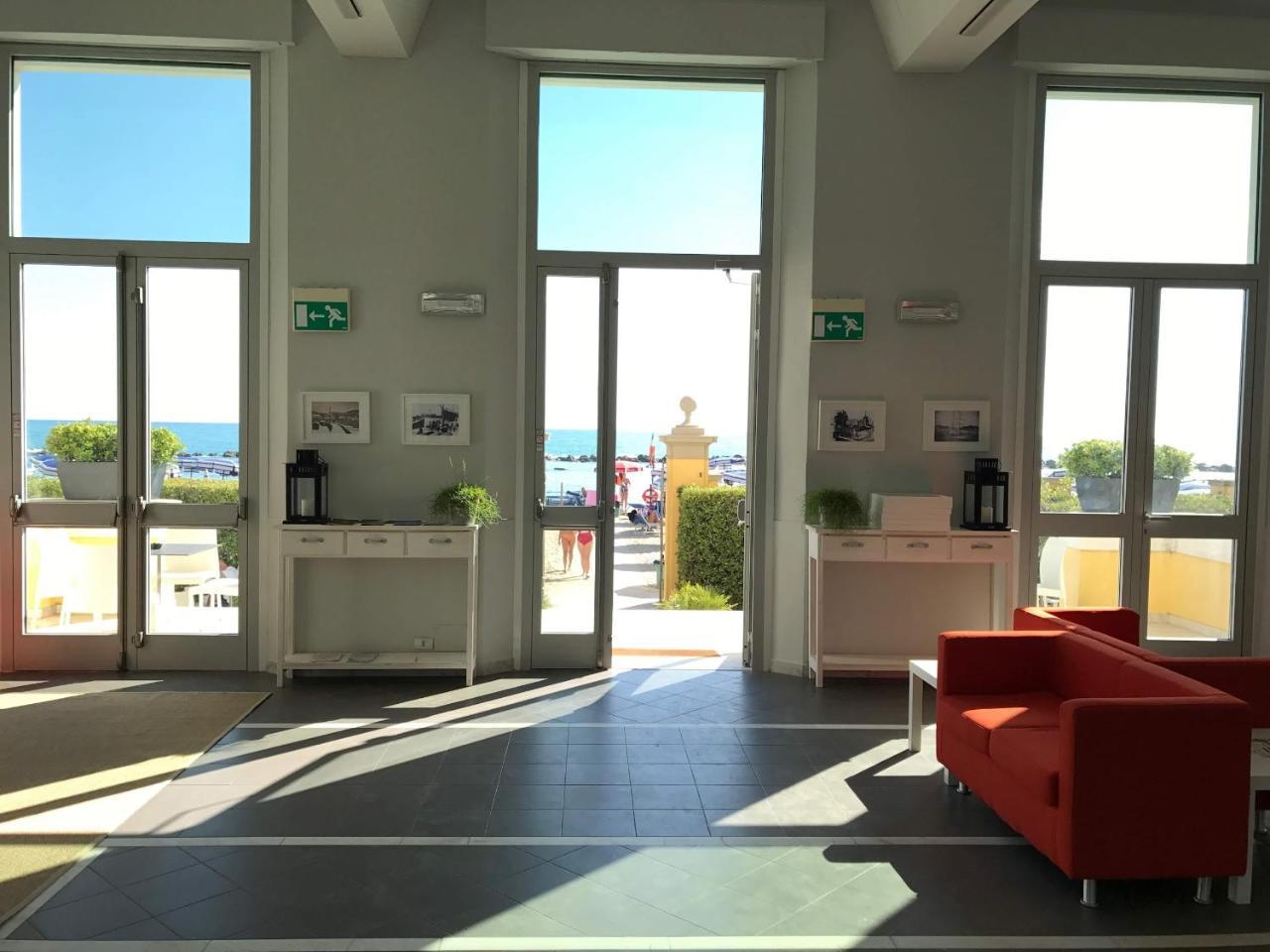 Casa F.A.C.I Hotel Marina di Massa Bagian luar foto