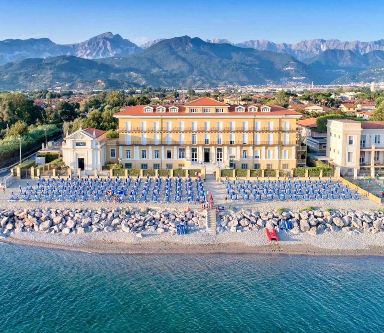 Casa F.A.C.I Hotel Marina di Massa Bagian luar foto