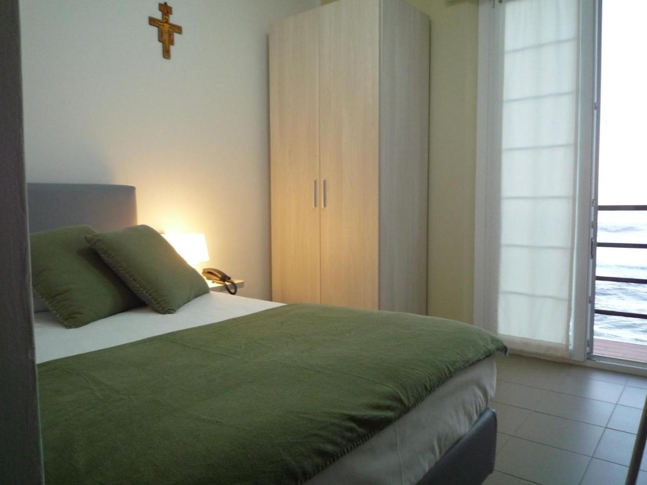 Casa F.A.C.I Hotel Marina di Massa Bagian luar foto