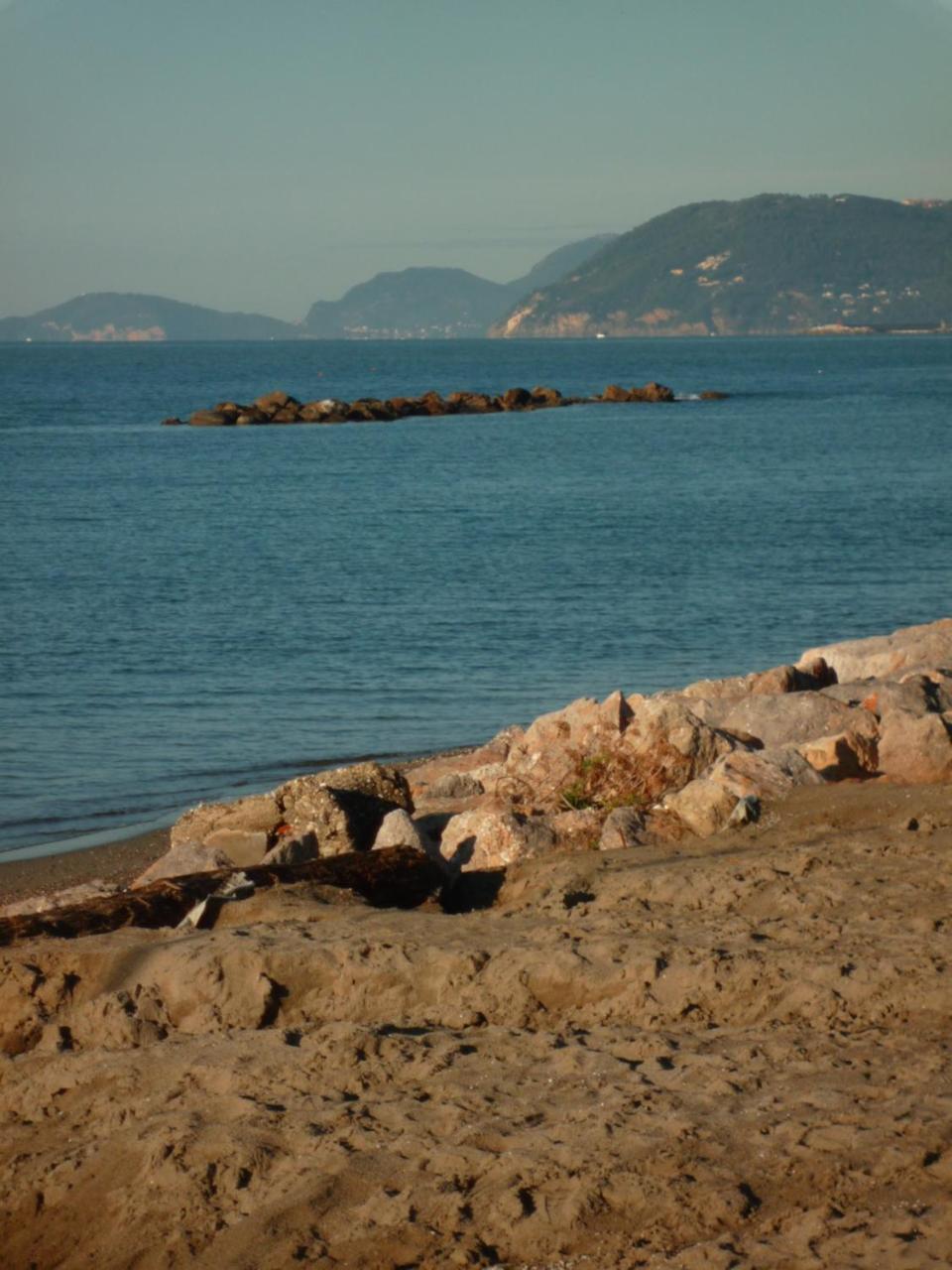 Casa F.A.C.I Hotel Marina di Massa Bagian luar foto