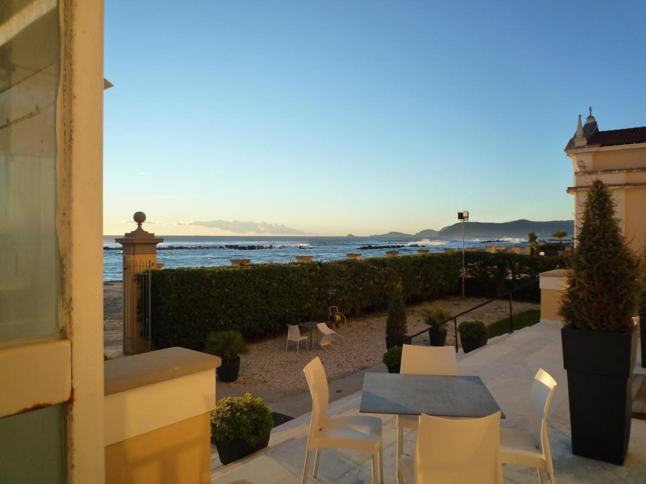 Casa F.A.C.I Hotel Marina di Massa Bagian luar foto